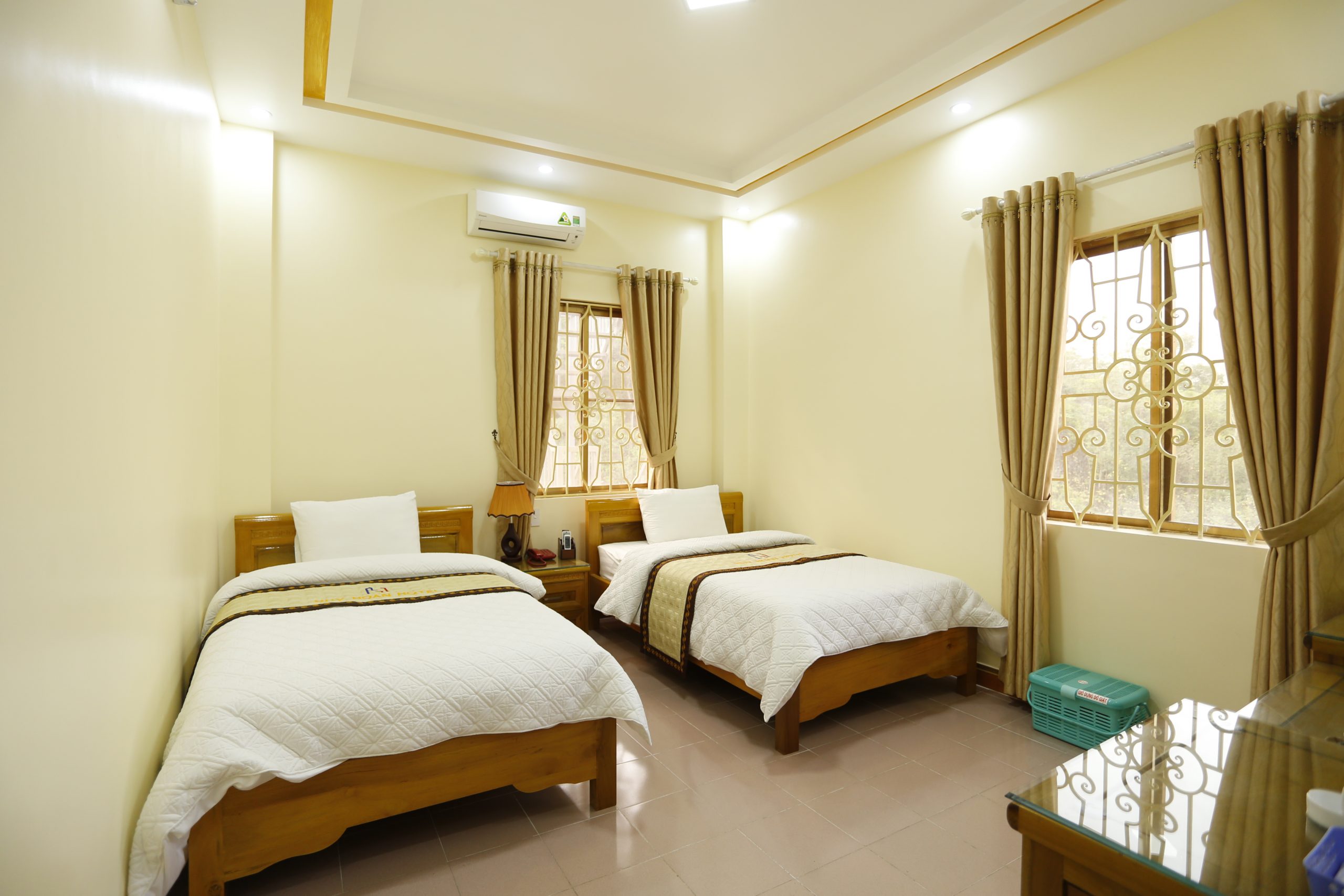 Nếu bạn muốn trải nghiệm một kỳ nghỉ tại Hà Giang, khách sạn chất lượng là nơi tốt nhất để đặt phòng. Tận hưởng khung cảnh đẹp với nhiều dịch vụ tiện ích tại khách sạn, đồng thời cũng có cơ hội khám phá vẻ đẹp của thành phố. Xem hình ảnh để biết thêm chi tiết.