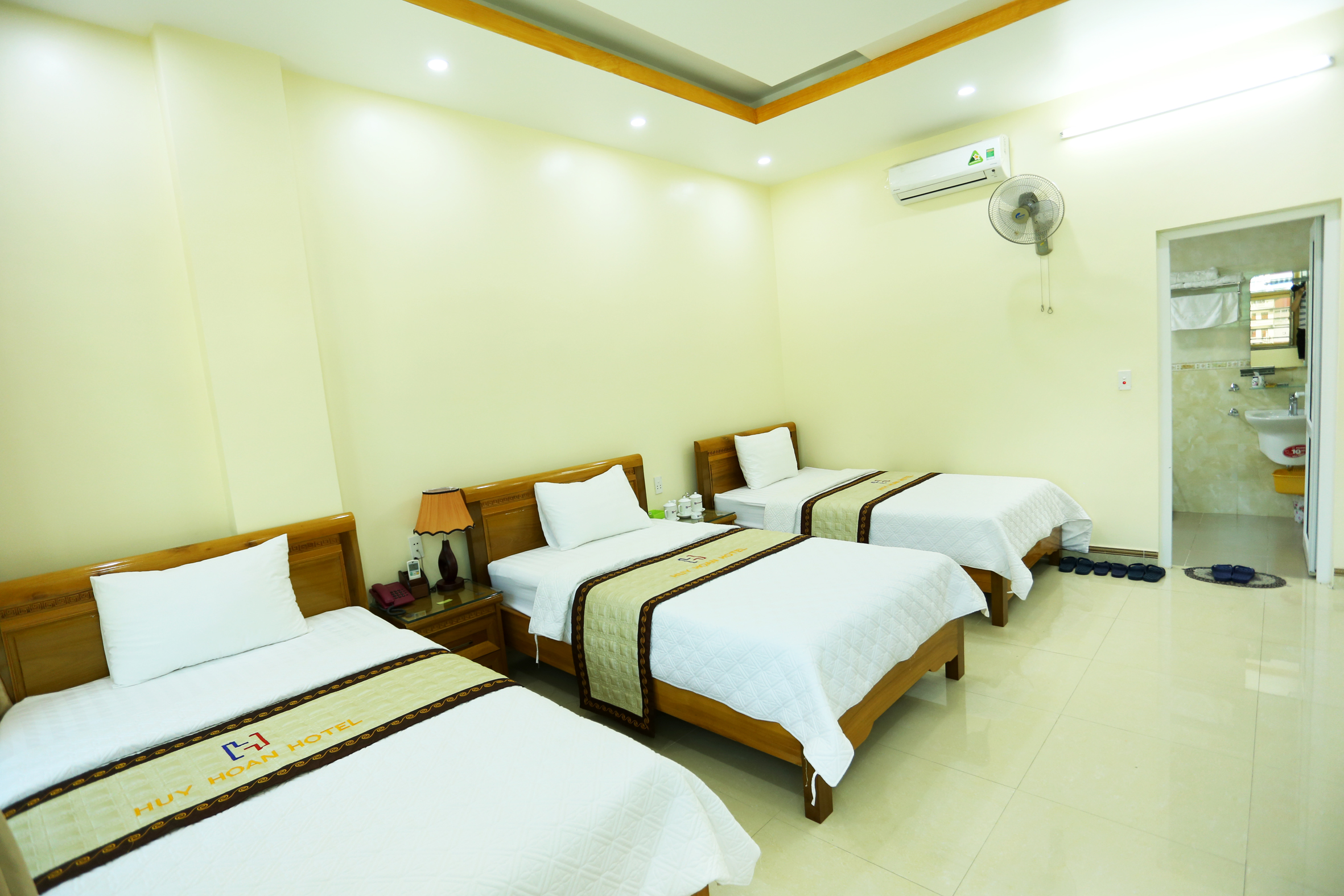 Phòng 3 giường - Khách sạn Huy Hoàn - Khách sạn tại Hà Giang - The ...